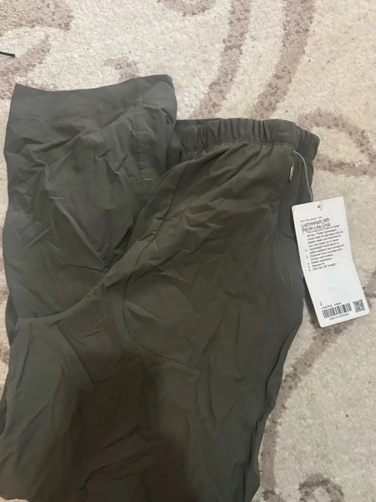 lululemon lightweight mid rise barrel-leg cropped pant - Picture 2 of 3